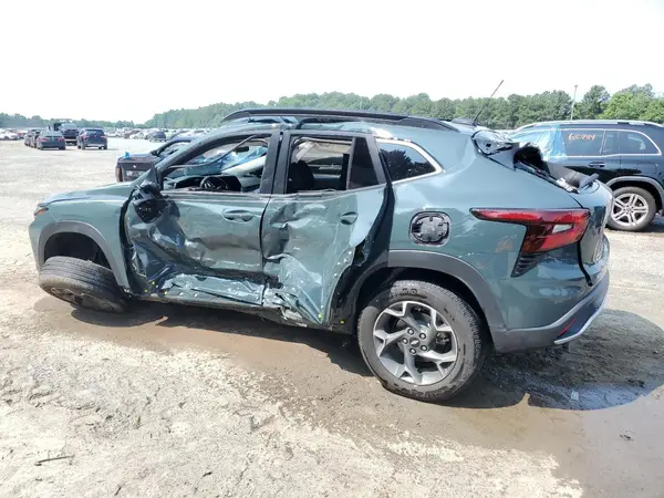 KL77LHEP5SC044875 2025 CHEVROLET TRAX - Image 2