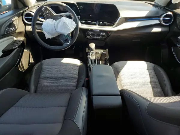 KL77LHEP5SC051812 2025 CHEVROLET TRAX - Image 8