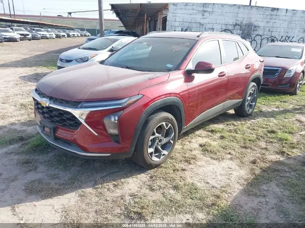 KL77LHEP5SC052717 2025 CHEVROLET TRAX - Image 2