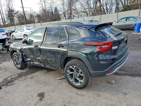 KL77LHEP5SC054886 2025 CHEVROLET TRAX - Image 2