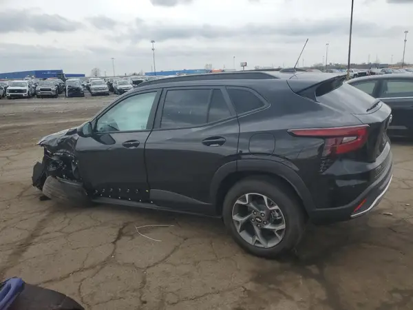 KL77LHEP5SC060591 2025 CHEVROLET TRAX - Image 2