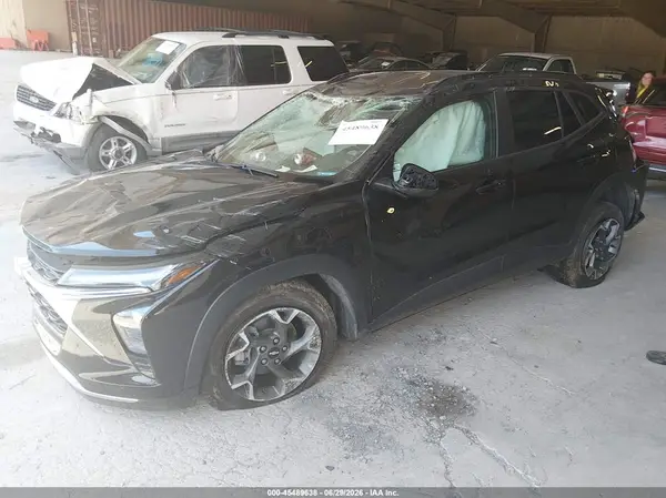 KL77LHEP5SC084518 2025 CHEVROLET TRAX - Image 2