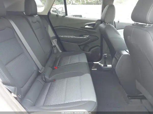 KL77LHEP5SC085202 2025 CHEVROLET TRAX - Image 8
