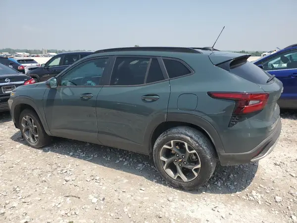 KL77LHEP5SC086351 2025 CHEVROLET TRAX - Image 2