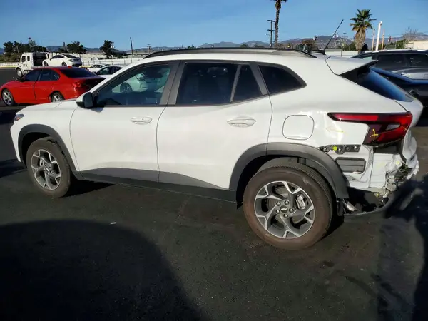 KL77LHEP5SC092697 2025 CHEVROLET TRAX - Image 2