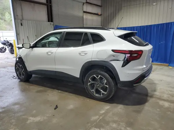 KL77LHEP5SC131157 2025 CHEVROLET TRAX - Image 2
