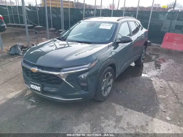 KL77LHEP5SC137041 2025 CHEVROLET TRAX - Image 2