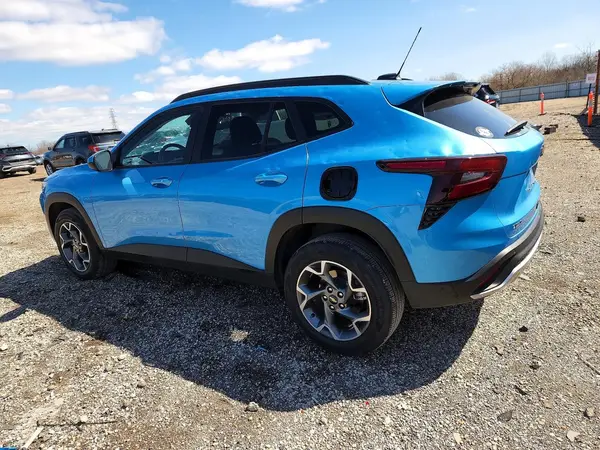 KL77LHEP5SC137654 2025 CHEVROLET TRAX - Image 2