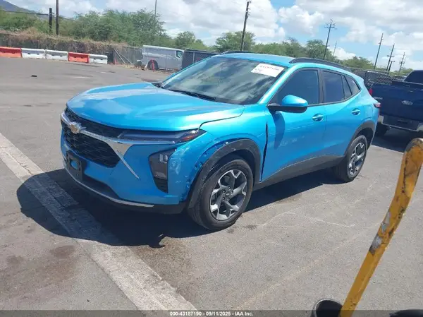 KL77LHEP5SC141400 2025 CHEVROLET TRAX - Image 2