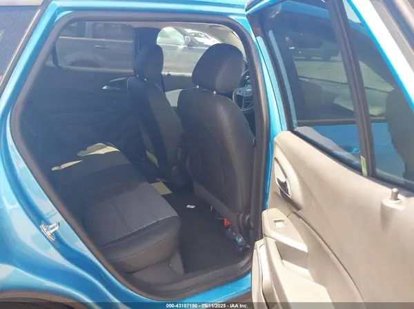 KL77LHEP5SC141400 2025 CHEVROLET TRAX - Image 8