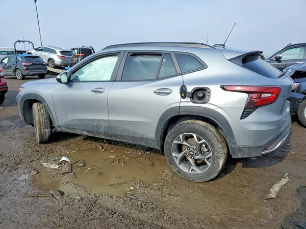 KL77LHEP5SC179810 2025 CHEVROLET TRAX - Image 2