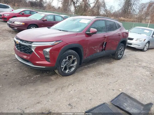 KL77LHEP5SC188412 2025 CHEVROLET TRAX - Image 2
