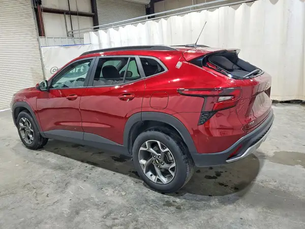 KL77LHEP5SC190046 2025 CHEVROLET TRAX - Image 2