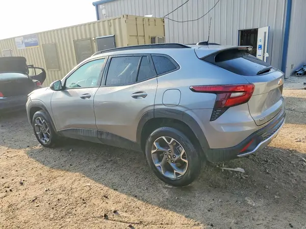 KL77LHEP5SC191164 2025 CHEVROLET TRAX - Image 2