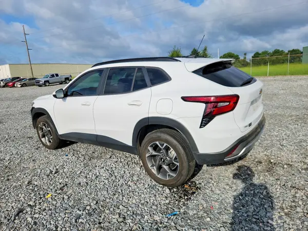 KL77LHEP5SC192928 2025 CHEVROLET TRAX - Image 2