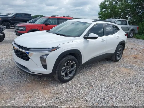 KL77LHEP5SC194923 2025 CHEVROLET TRAX - Image 2