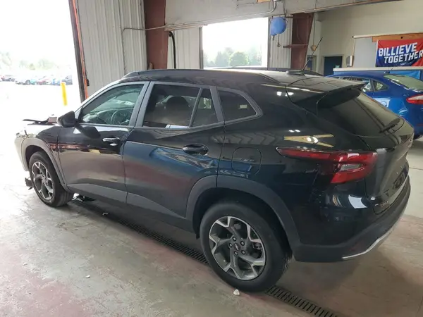 KL77LHEP5SC200509 2025 CHEVROLET TRAX - Image 2