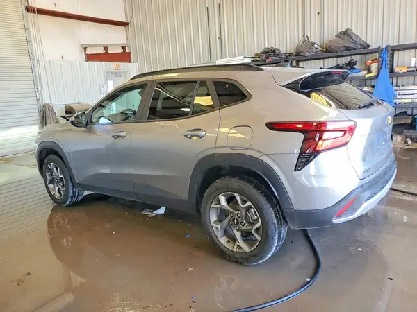 KL77LHEP5SC204687 2025 CHEVROLET TRAX - Image 2