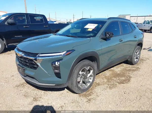 KL77LHEP5SC213468 2025 CHEVROLET TRAX - Image 2