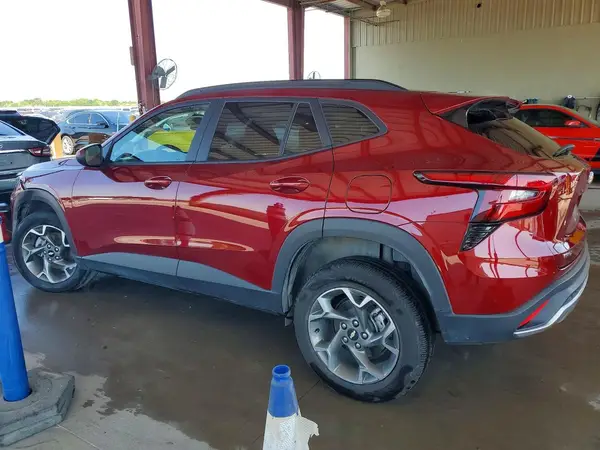 KL77LHEP5SC214152 2025 CHEVROLET TRAX - Image 2