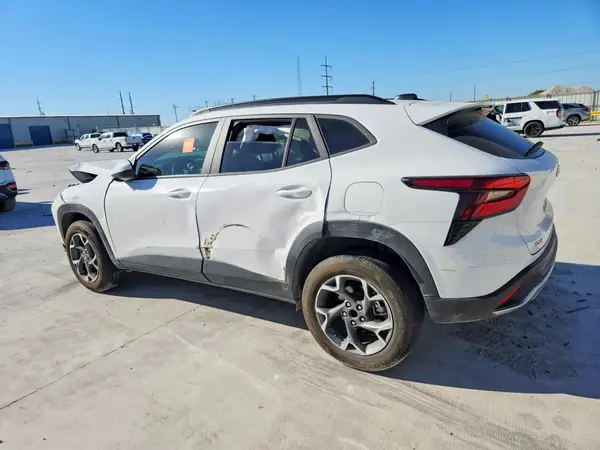 KL77LHEP5SC216080 2025 CHEVROLET TRAX - Image 2