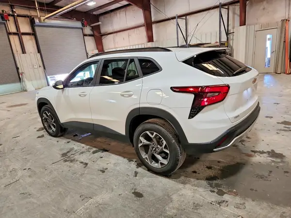 KL77LHEP5SC217861 2025 CHEVROLET TRAX - Image 2