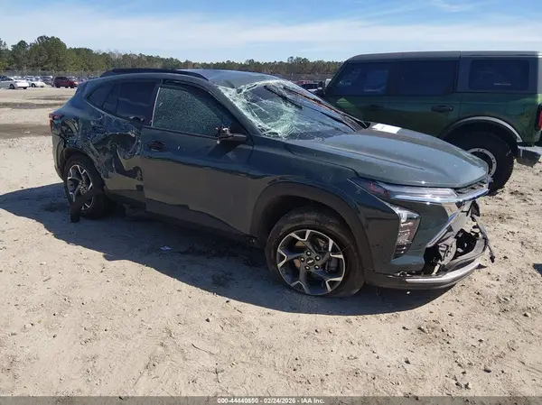 KL77LHEP5SC228147 2025 CHEVROLET TRAX - Image 1