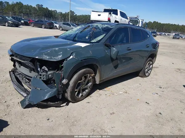 KL77LHEP5SC228147 2025 CHEVROLET TRAX - Image 2