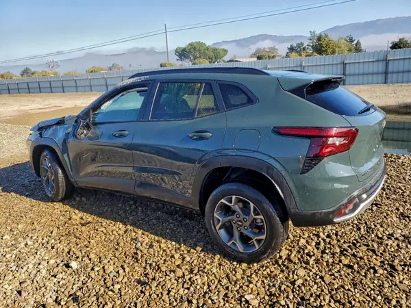 KL77LHEP5SC229475 2025 CHEVROLET TRAX - Image 2