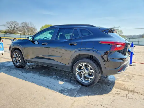 KL77LHEP5SC232294 2025 CHEVROLET TRAX - Image 2