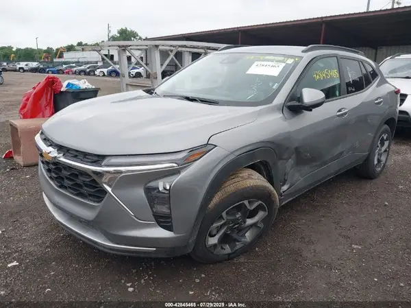 KL77LHEP5SC232537 2025 CHEVROLET TRAX - Image 2
