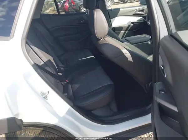 KL77LHEP5SC232635 2025 CHEVROLET TRAX - Image 8
