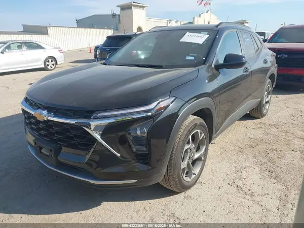 KL77LHEP5SC234384 2025 CHEVROLET TRAX - Image 2