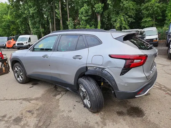KL77LHEP5SC234675 2025 CHEVROLET TRAX - Image 2