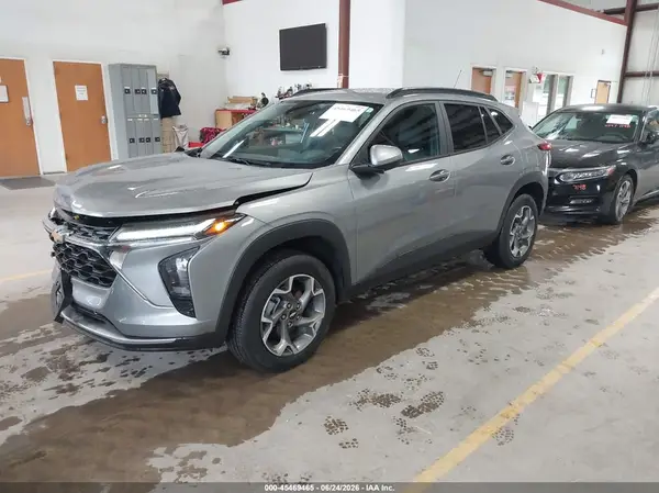 KL77LHEP5SC235177 2025 CHEVROLET TRAX - Image 2