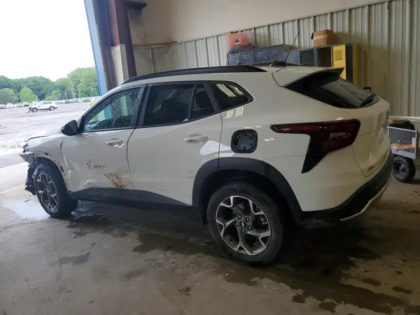 KL77LHEP5SC235602 2025 CHEVROLET TRAX - Image 2