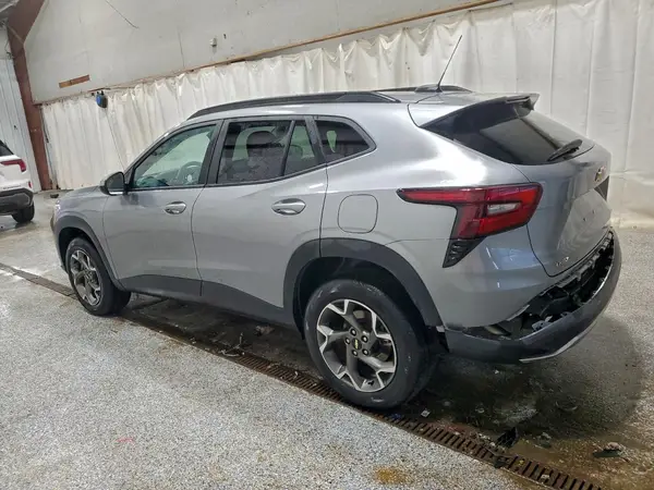 KL77LHEP5SC236510 2025 CHEVROLET TRAX - Image 2