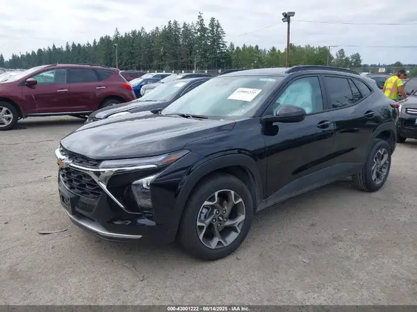 KL77LHEP5SC238029 2025 CHEVROLET TRAX - Image 2