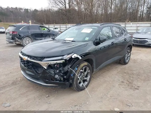 KL77LHEP5SC238497 2025 CHEVROLET TRAX - Image 2