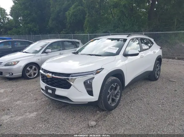 KL77LHEP5SC238869 2025 CHEVROLET TRAX - Image 2