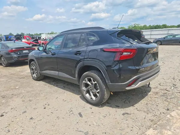 KL77LHEP5SC249063 2025 CHEVROLET TRAX - Image 2