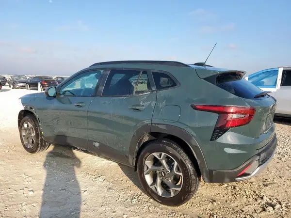 KL77LHEP5SC256546 2025 CHEVROLET TRAX - Image 2