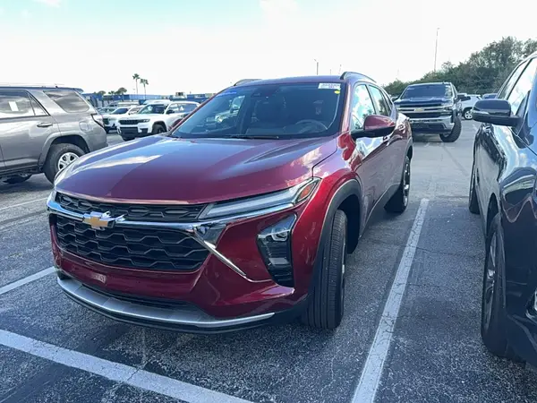 KL77LHEP5SC259740 2025 CHEVROLET TRAX - Image 2