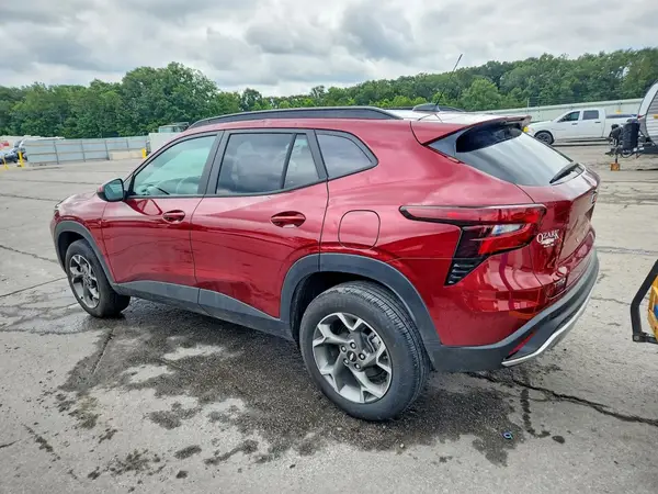KL77LHEP5SC262394 2025 CHEVROLET TRAX - Image 2