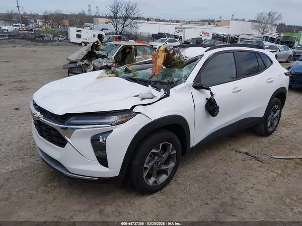 KL77LHEP5SC264341 2025 CHEVROLET TRAX - Image 2