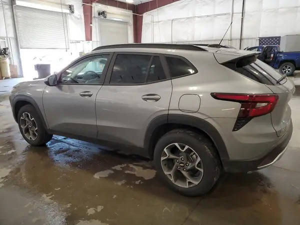 KL77LHEP5SC275386 2025 CHEVROLET TRAX - Image 2