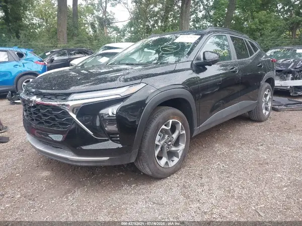 KL77LHEP5SC288199 2025 CHEVROLET TRAX - Image 2