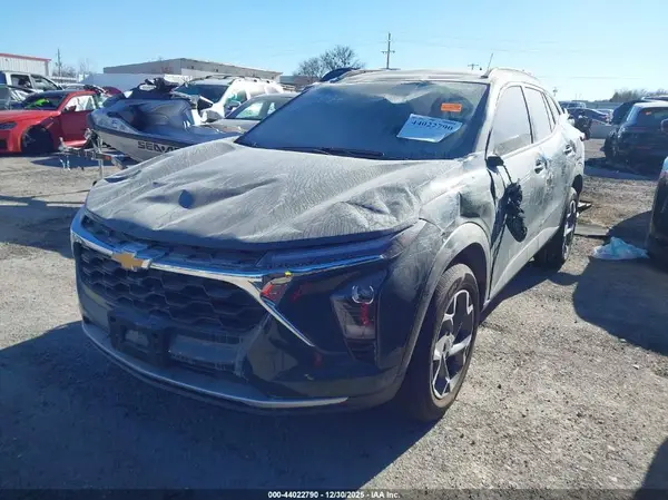 KL77LHEP5SC290020 2025 CHEVROLET TRAX - Image 2