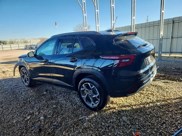 KL77LHEP5SC292060 2025 CHEVROLET TRAX - Image 2