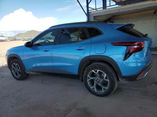 KL77LHEP5SC297288 2025 CHEVROLET TRAX - Image 2